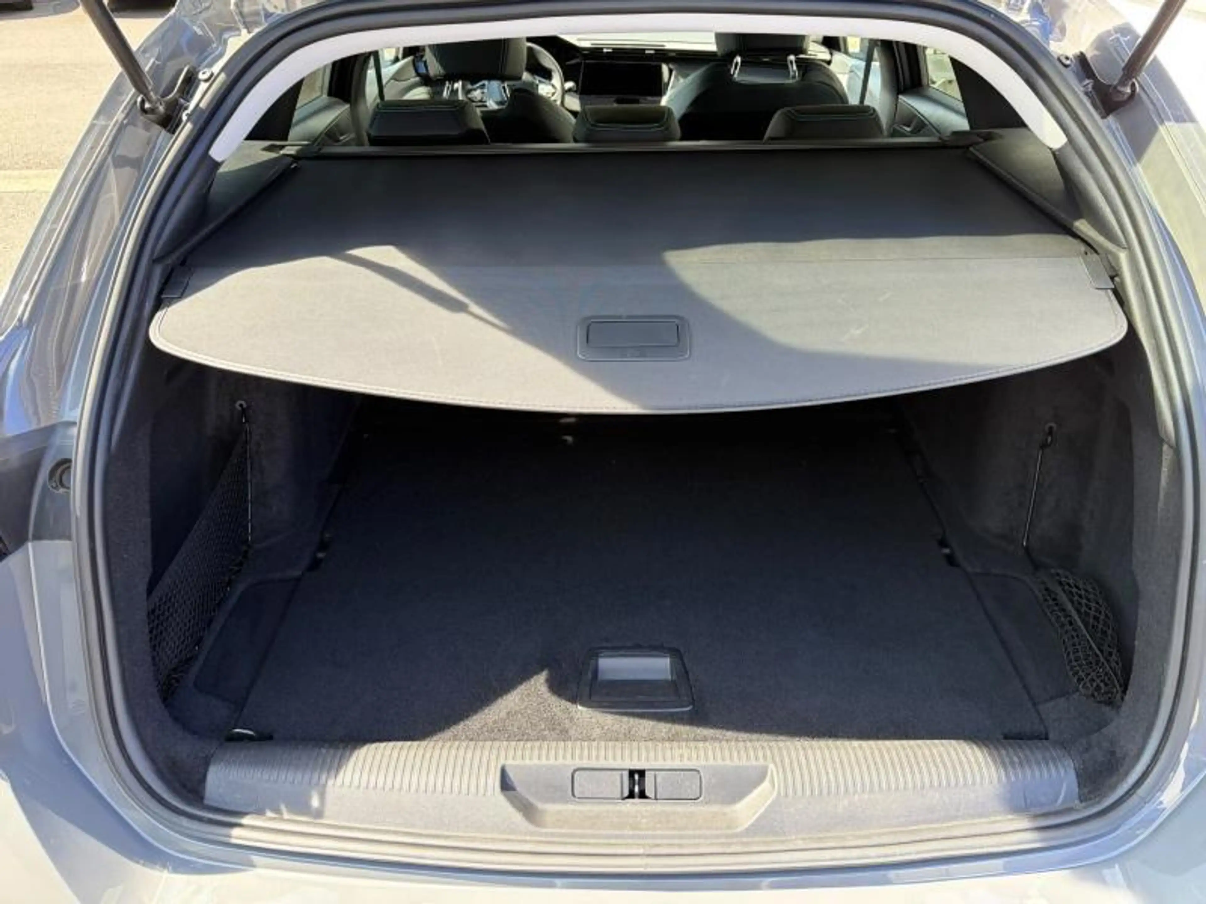 Peugeot 308 Allure / EAT8 / SW / 1.5 BlueH — photo 8