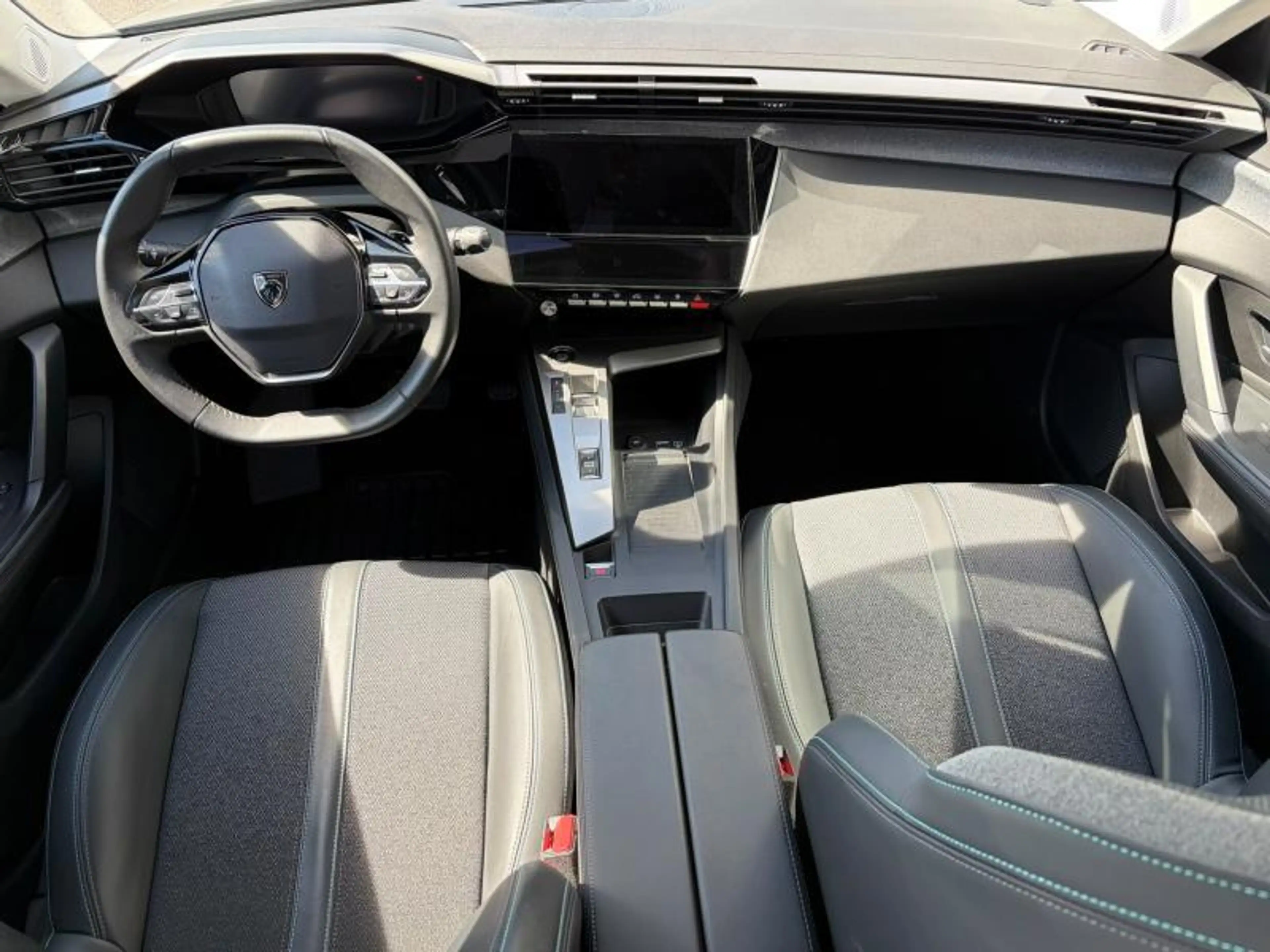 Peugeot 308 Allure / EAT8 / SW / 1.5 BlueH — photo 6