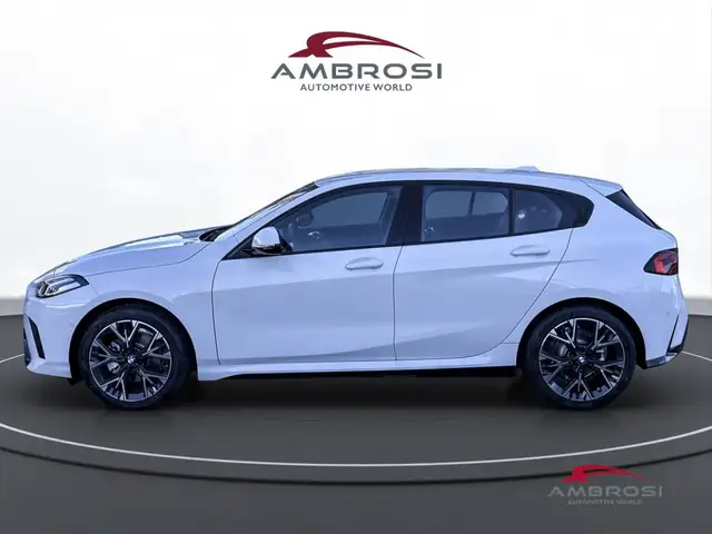 BMW 1 Series view 6