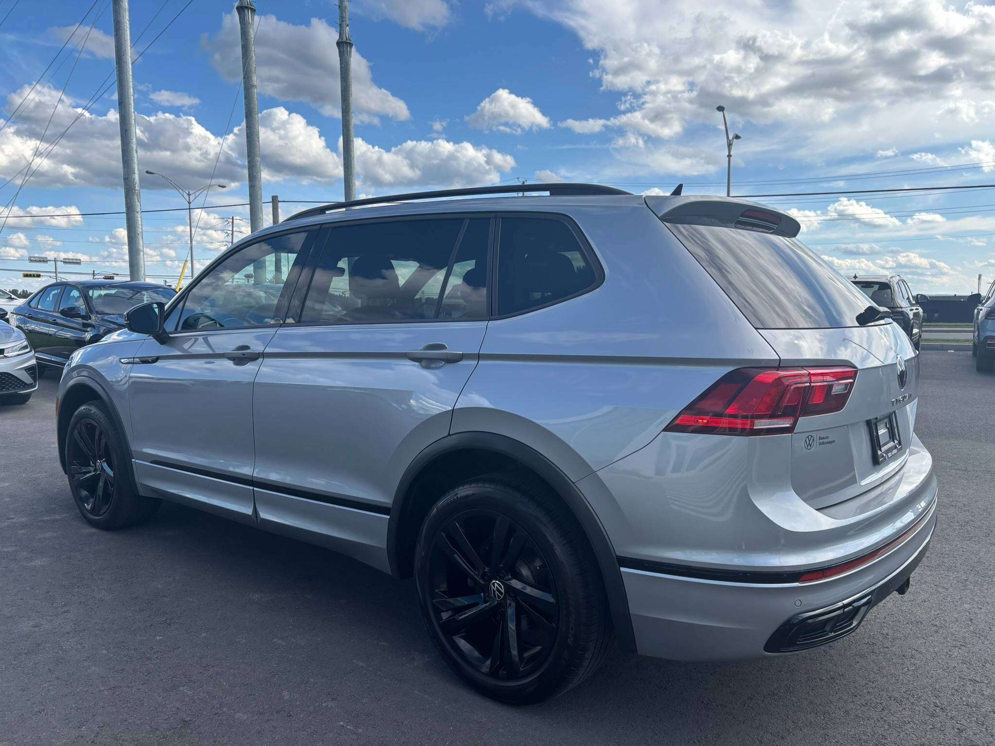 2023 Volkswagen Tiguan Comfortline R-Line Black Edition — снимка 1