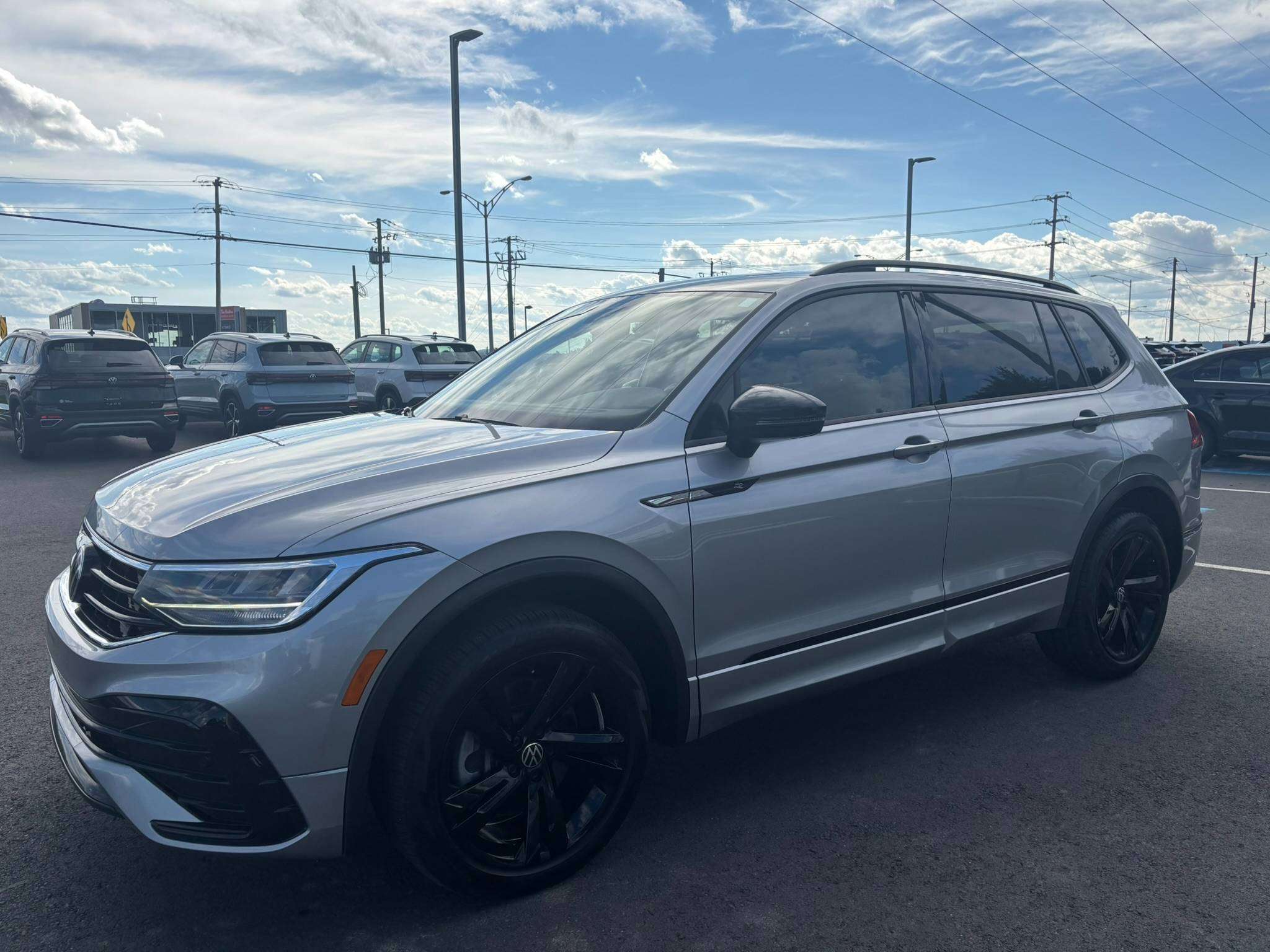 2023 Volkswagen Tiguan Comfortline R-Line Black Edition — снимка 1