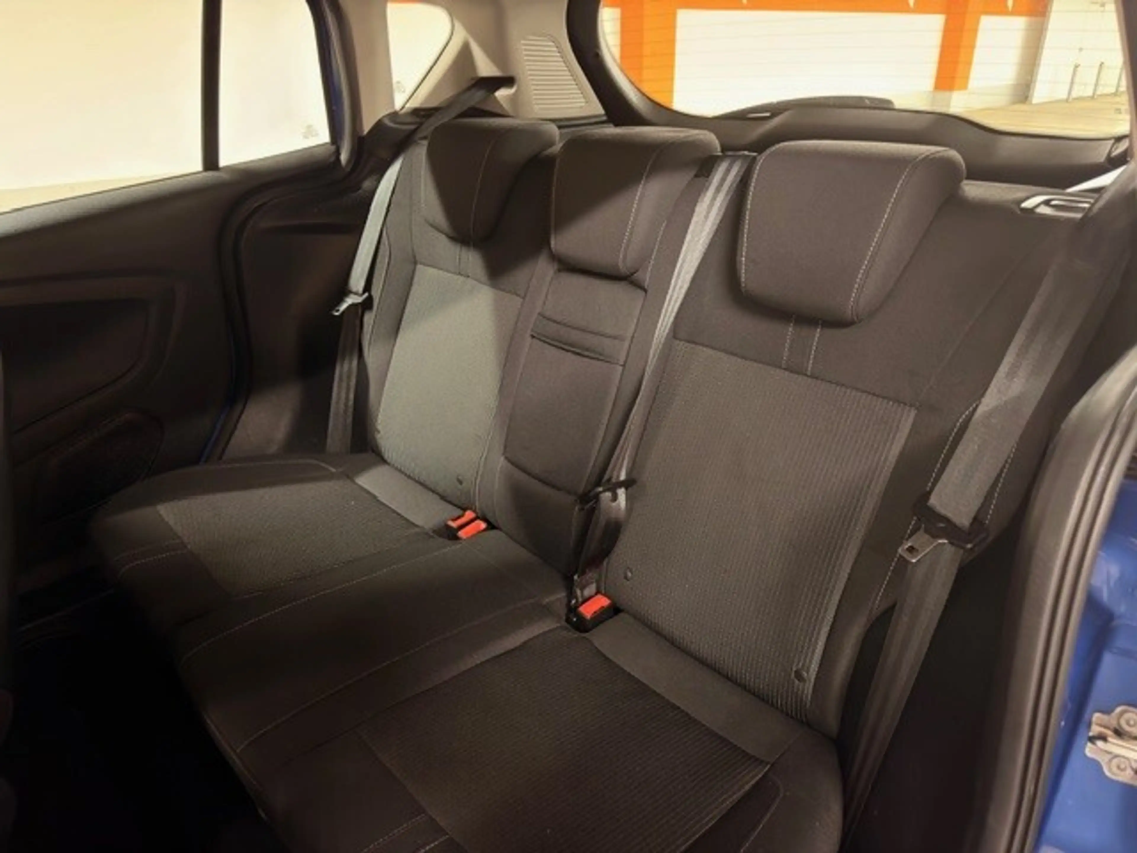 Ford B-Max B-MAX Titanium 1,6 Duratec Ti-VCT — photo 14