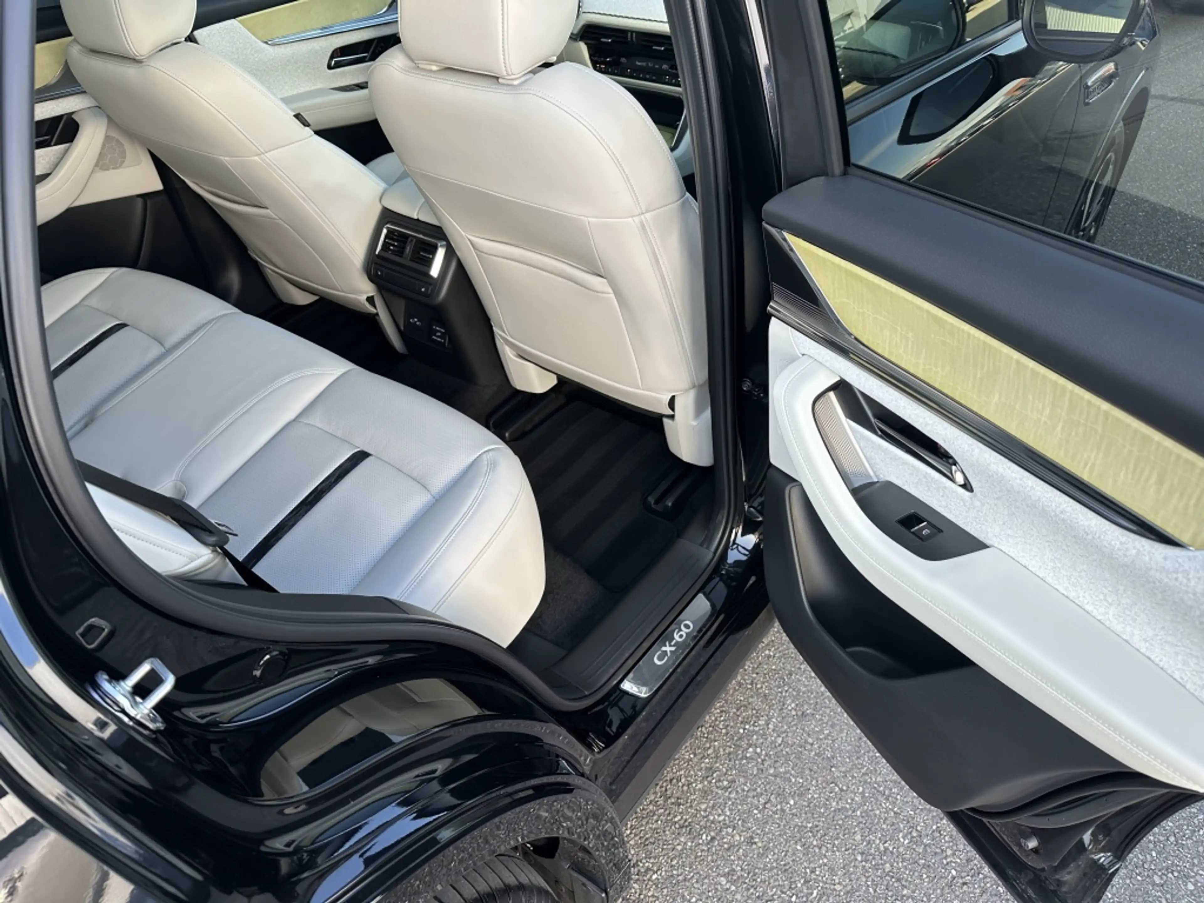 Mazda CX-60 2.5 PHEV 327pk Takumi Plus / Pano / Wit Leer / 360 — photo 39