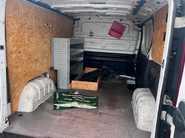 Renault Trafic view 12