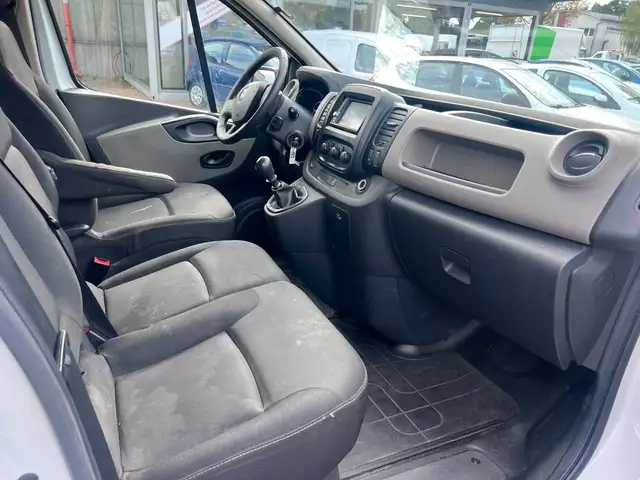Renault Trafic view 9