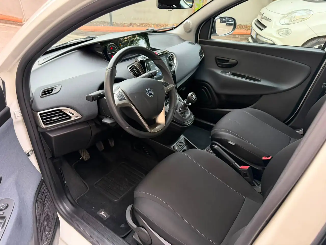 Lancia Ypsilon 2022 — фото 8
