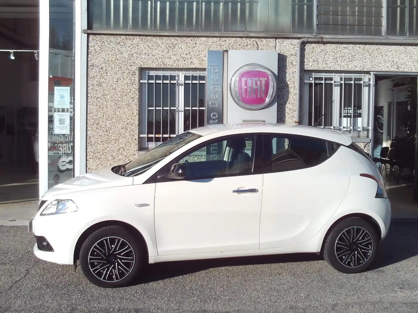 Lancia Ypsilon 1.2 Gold ADATTA NEOPATENTATI - 5°POSTI Blanc - 2