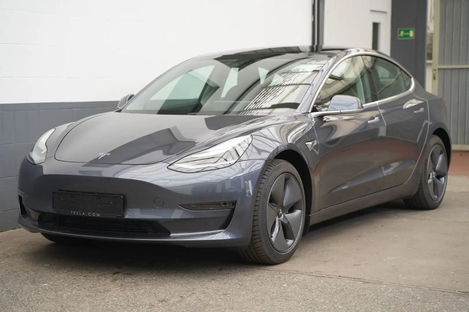 Tesla Model 3 Long Range AWD Grau - 2
