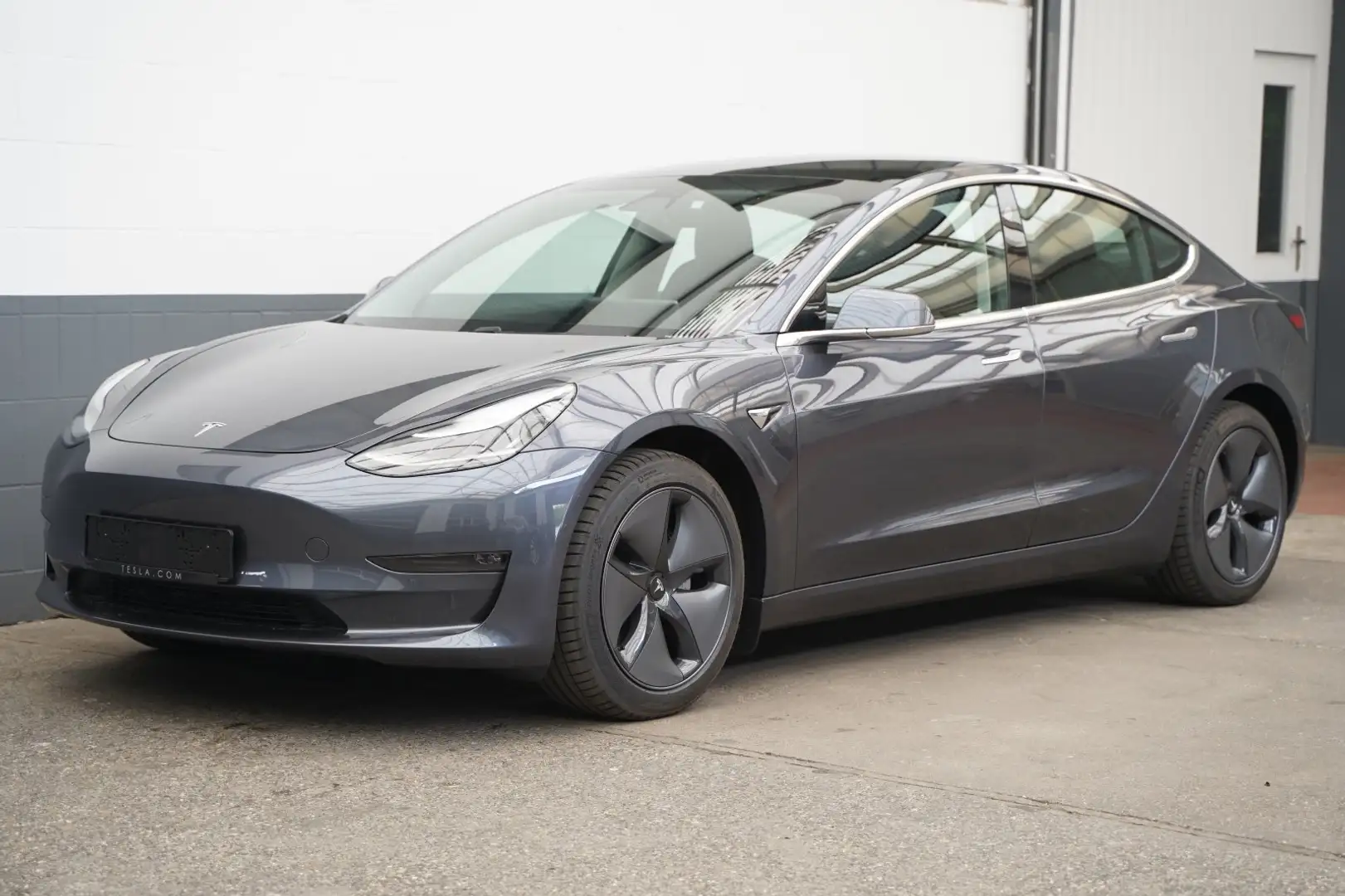 Tesla Model 3 Long Range AWD Grau - 1