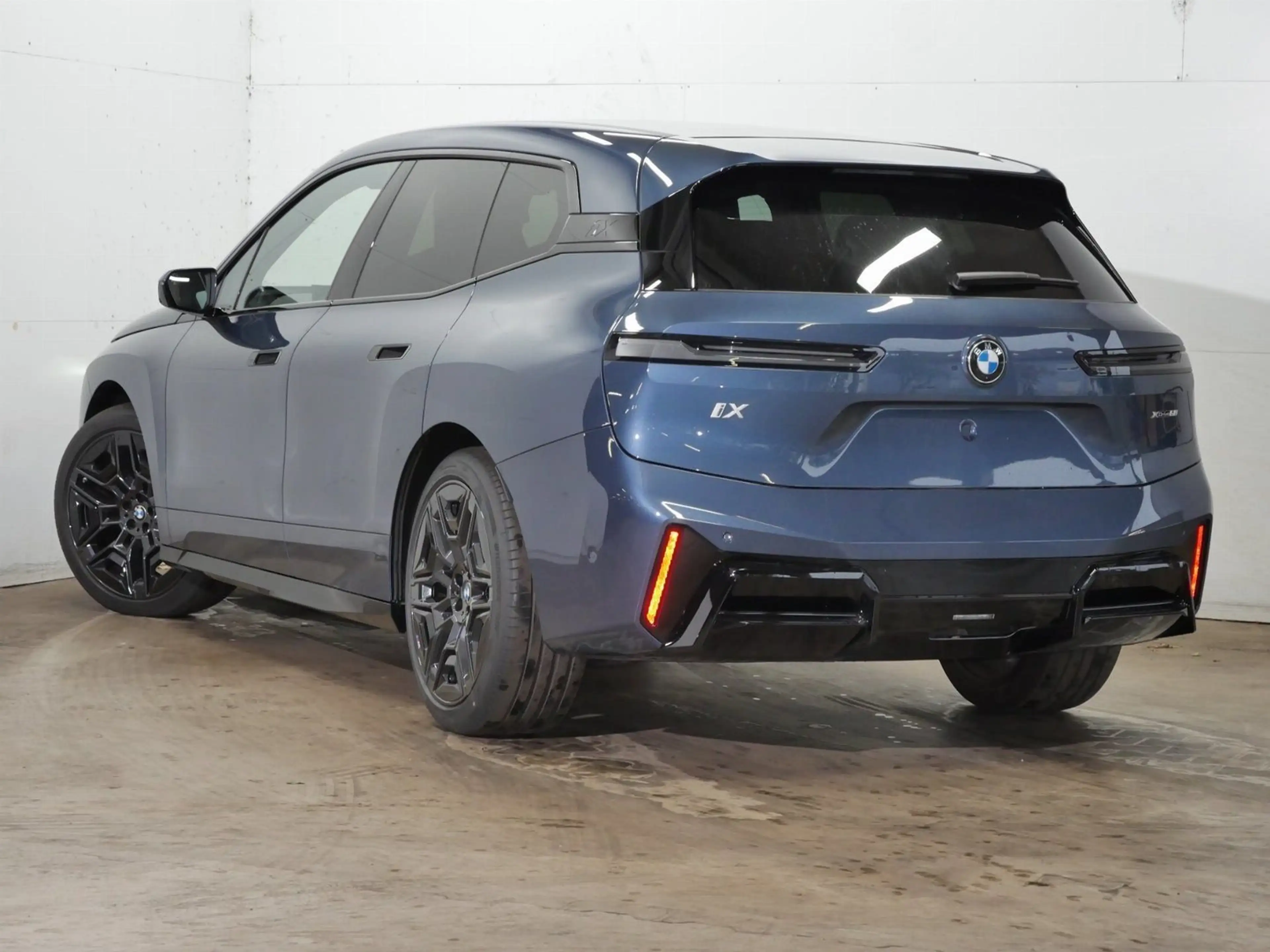 BMW iX xDrive60 |Luftfederung |M Sportpaket Pro |Bowers&W — photo 3