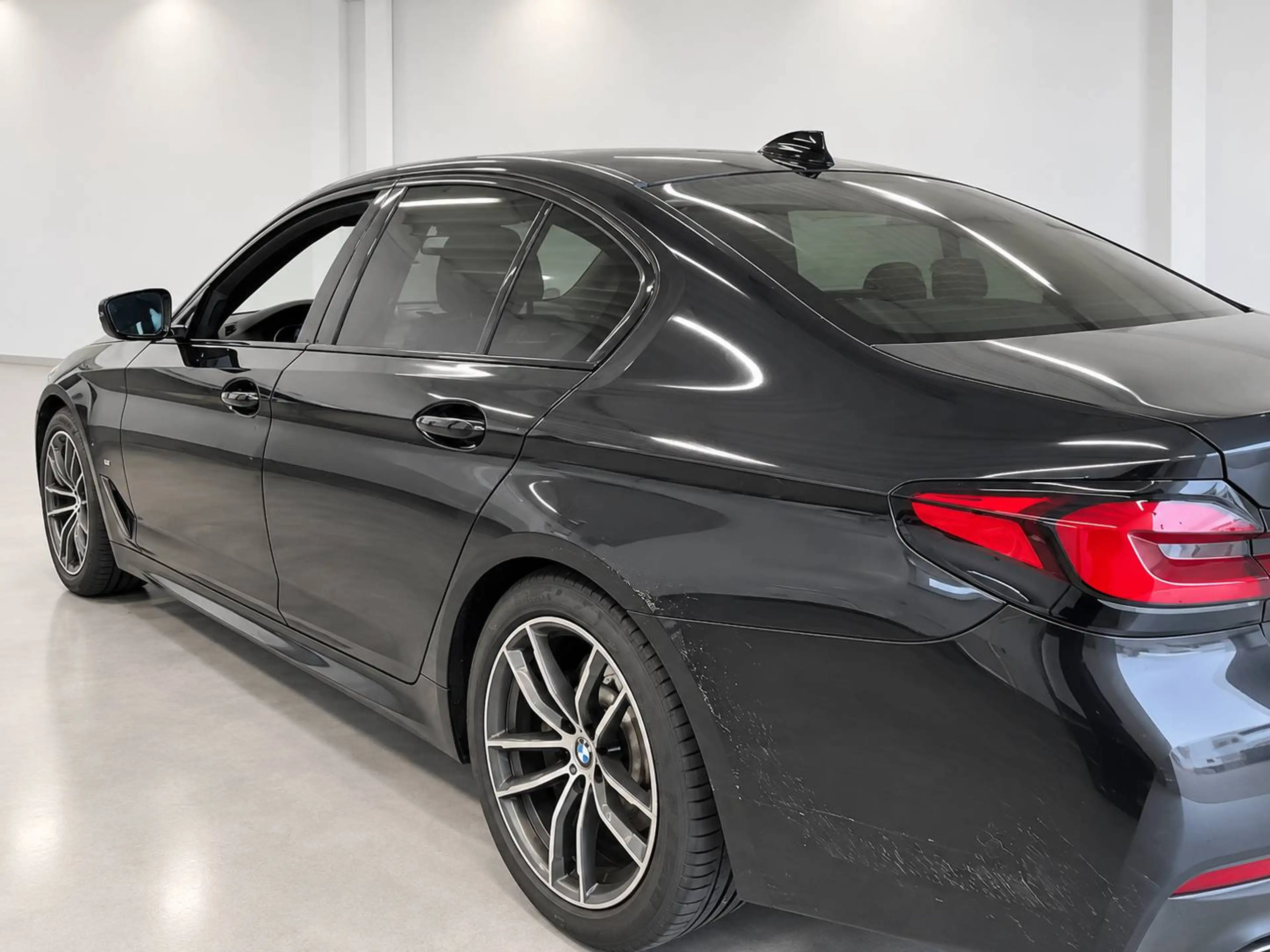 BMW 530 530i xD Limo/3xM-Sport/LED/LiveC/Kam/HuD/SDach — photo 8