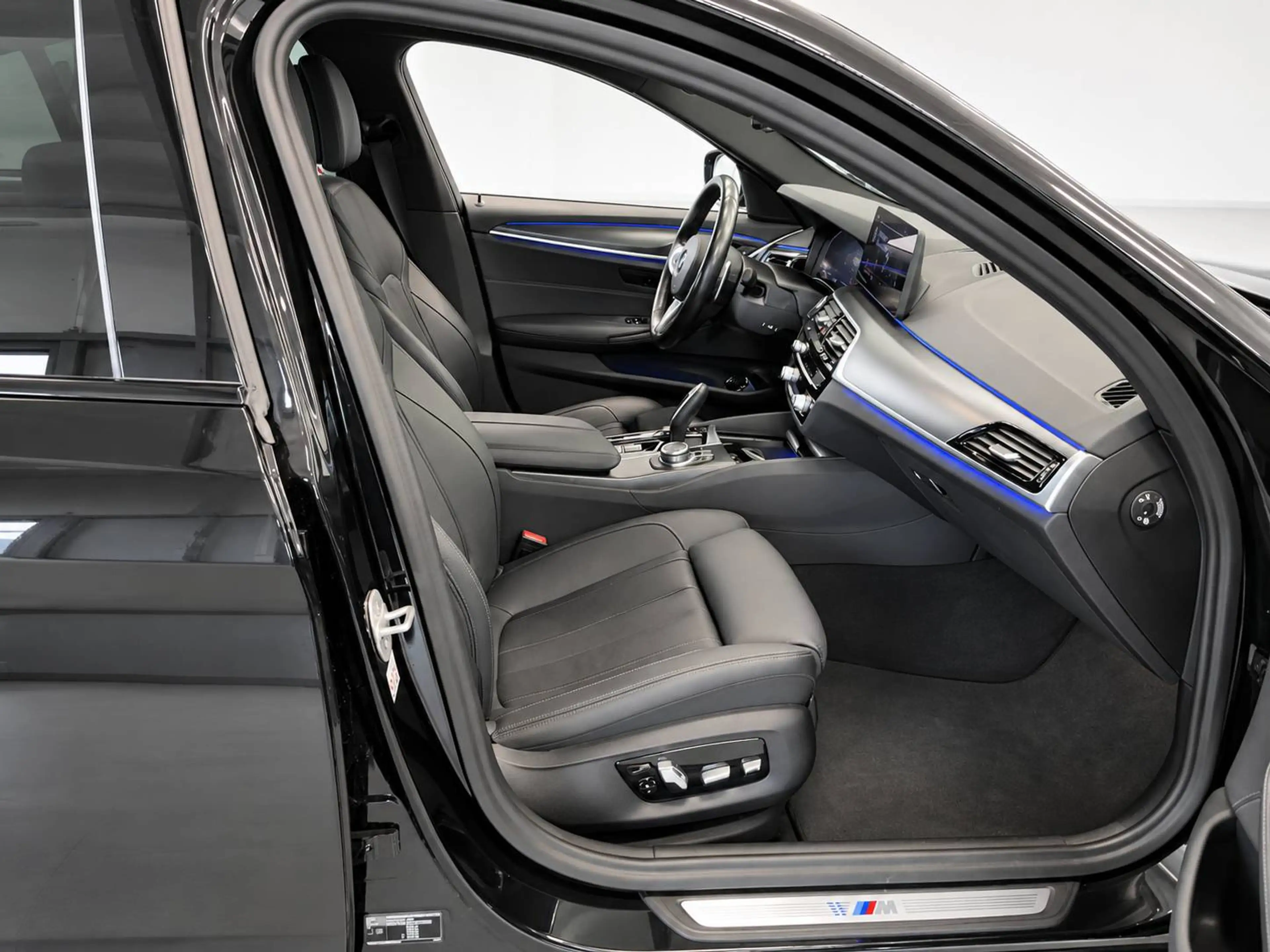 BMW 530 530i xD Limo/3xM-Sport/LED/LiveC/Kam/HuD/SDach — photo 12