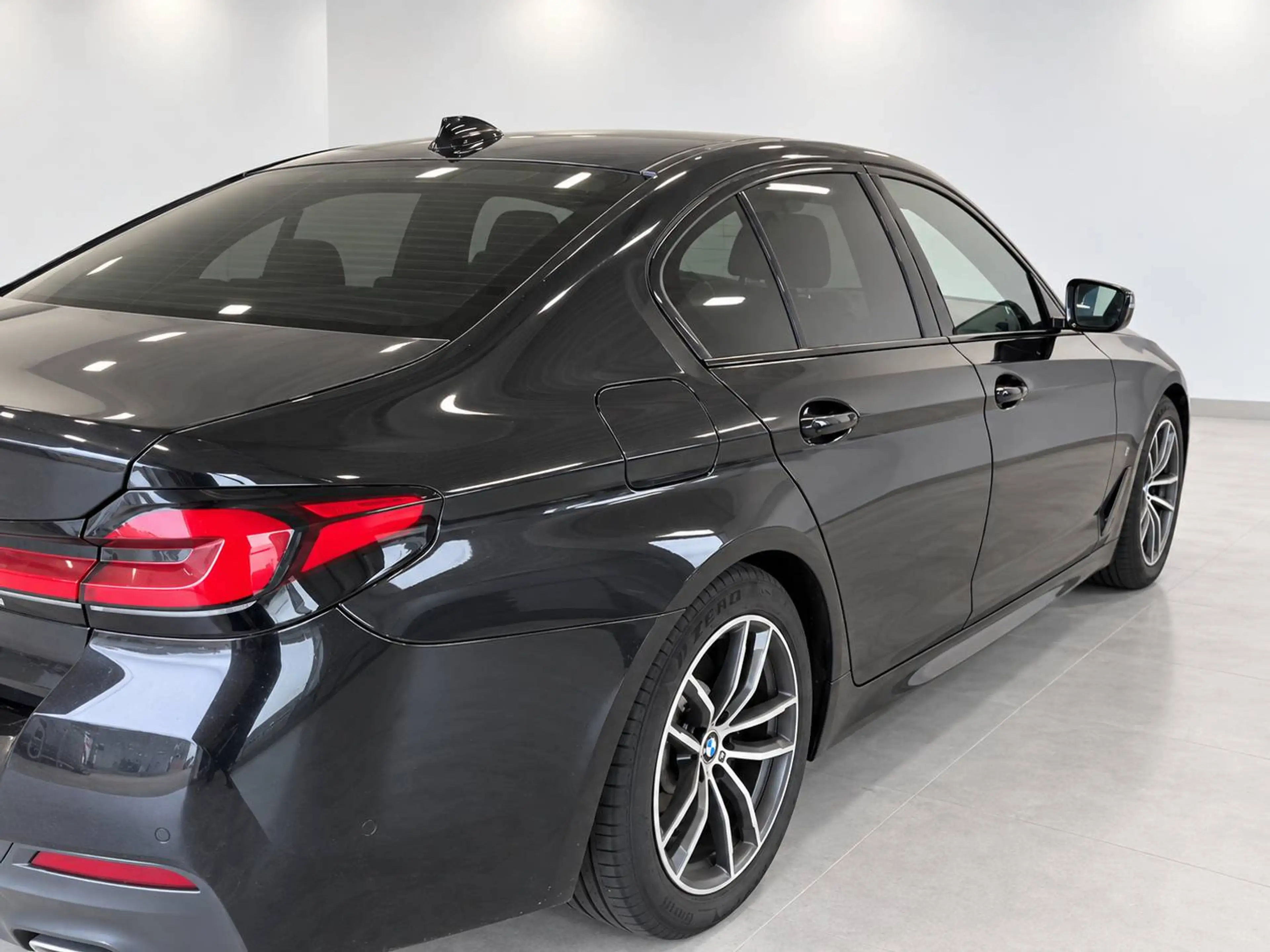 BMW 530 530i xD Limo/3xM-Sport/LED/LiveC/Kam/HuD/SDach — photo 6