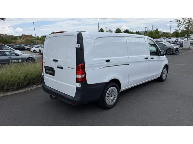 Mercedes-Benz Vito view 5