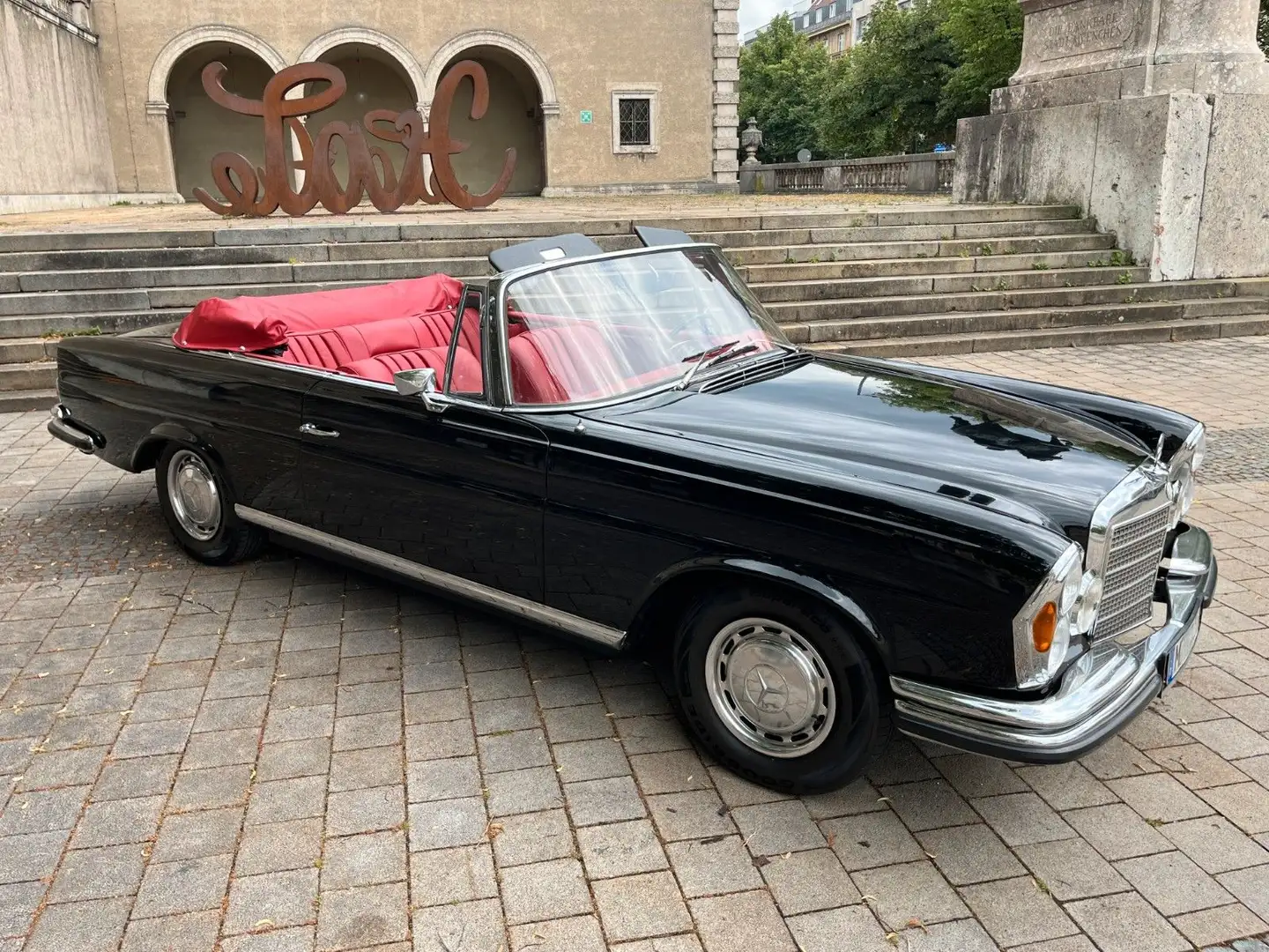 Mercedes-Benz 280 SE 3.5 Cabrio Conversion schwarz/rot Schwarz - 2