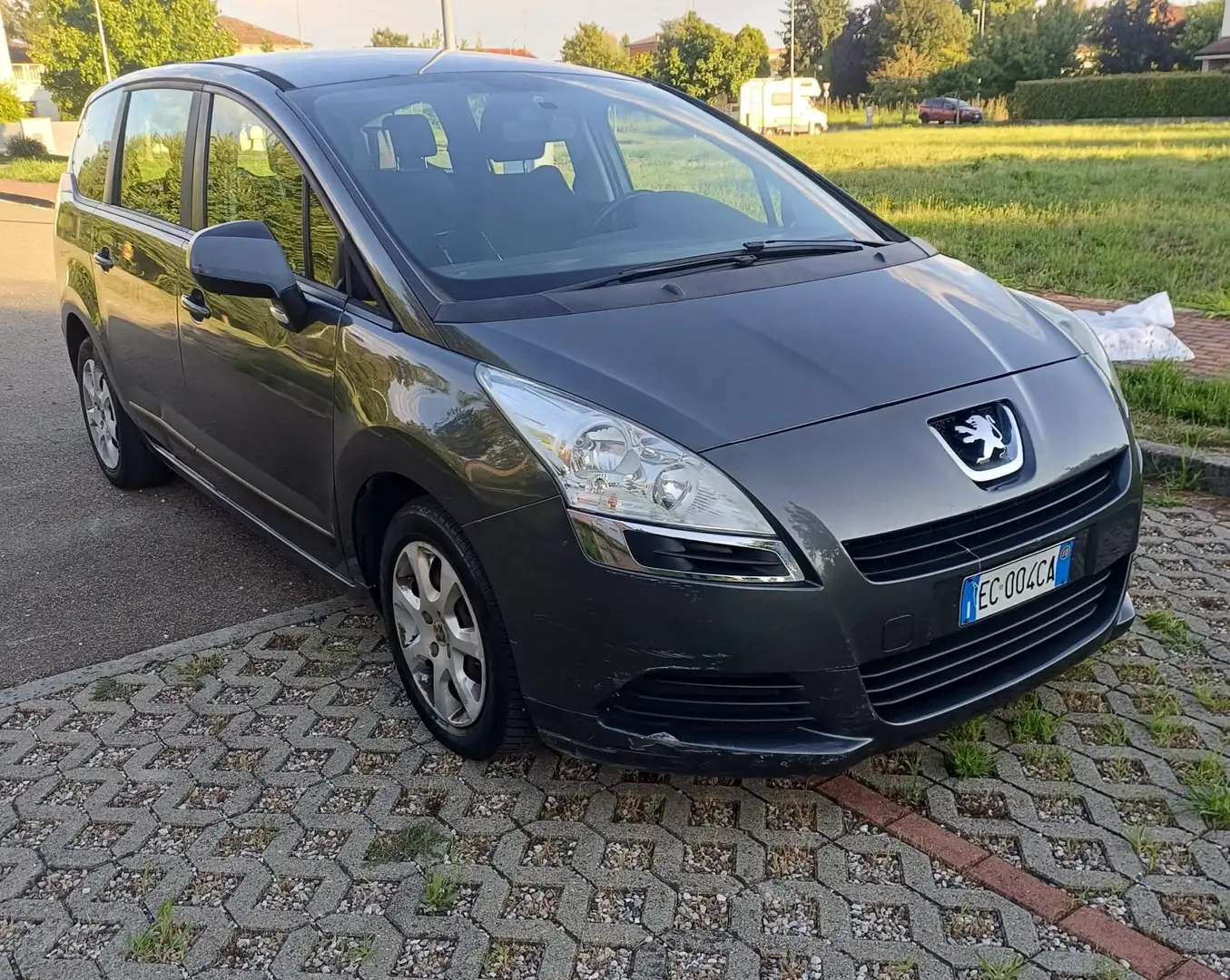 Peugeot 5008 5008 I 2009 1.6 hdi 16v Tecno 110cv Grau - 1
