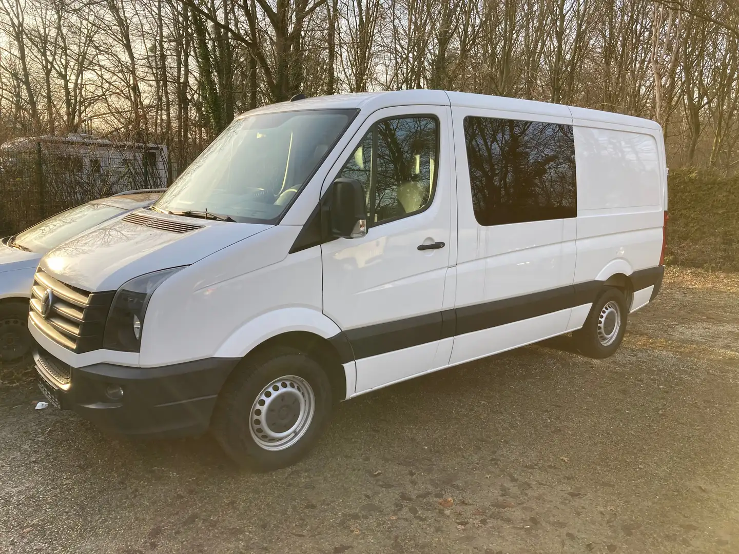 Volkswagen Crafter 35 mittel L2H1 RWD Klima 6-Sitzer AHK Weiß - 1