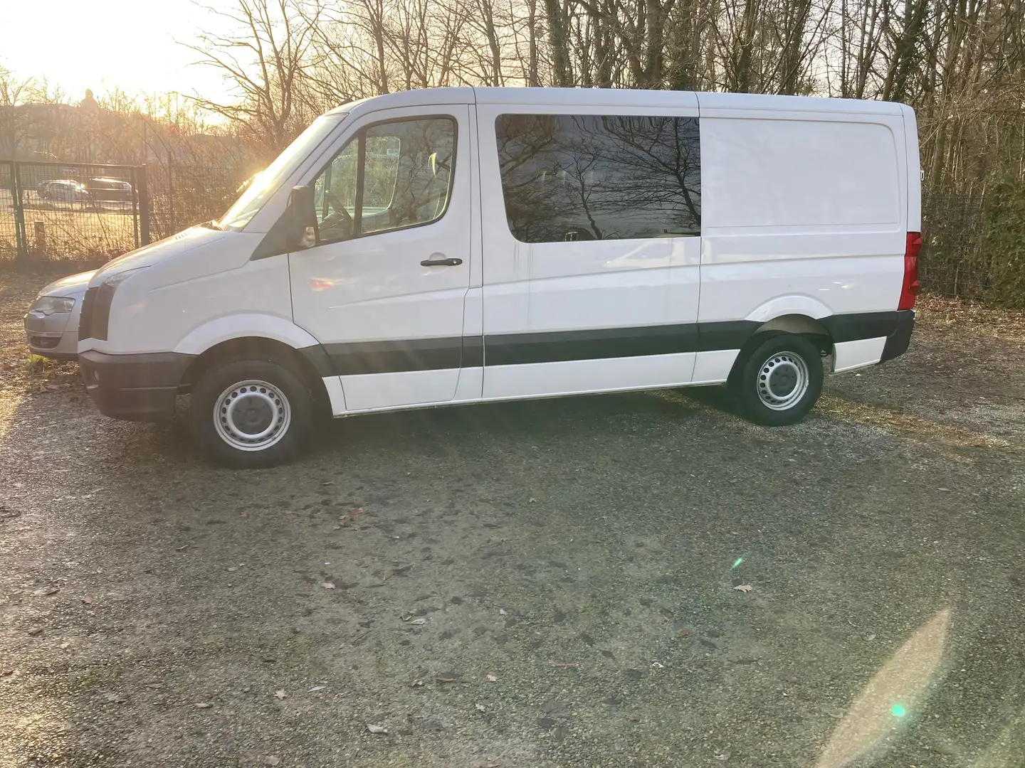 Volkswagen Crafter 35 mittel L2H1 RWD Klima 6-Sitzer AHK Weiß - 2