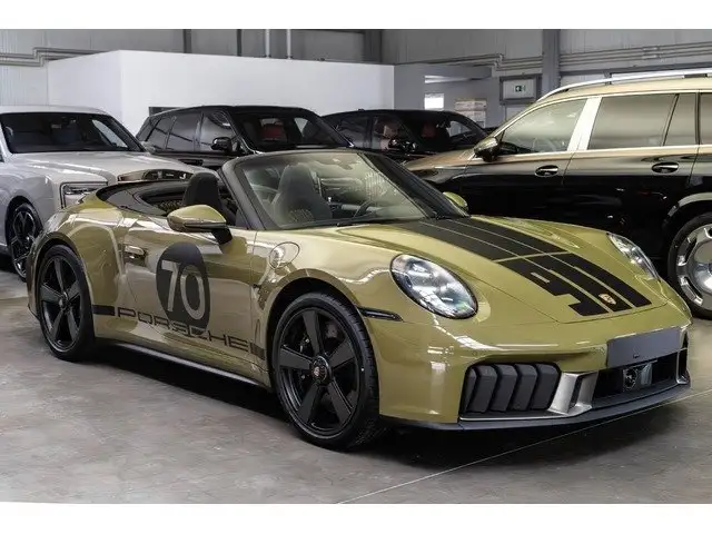 Porsche 992 view 5