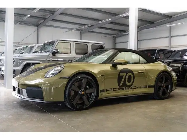 Porsche 992 view 4
