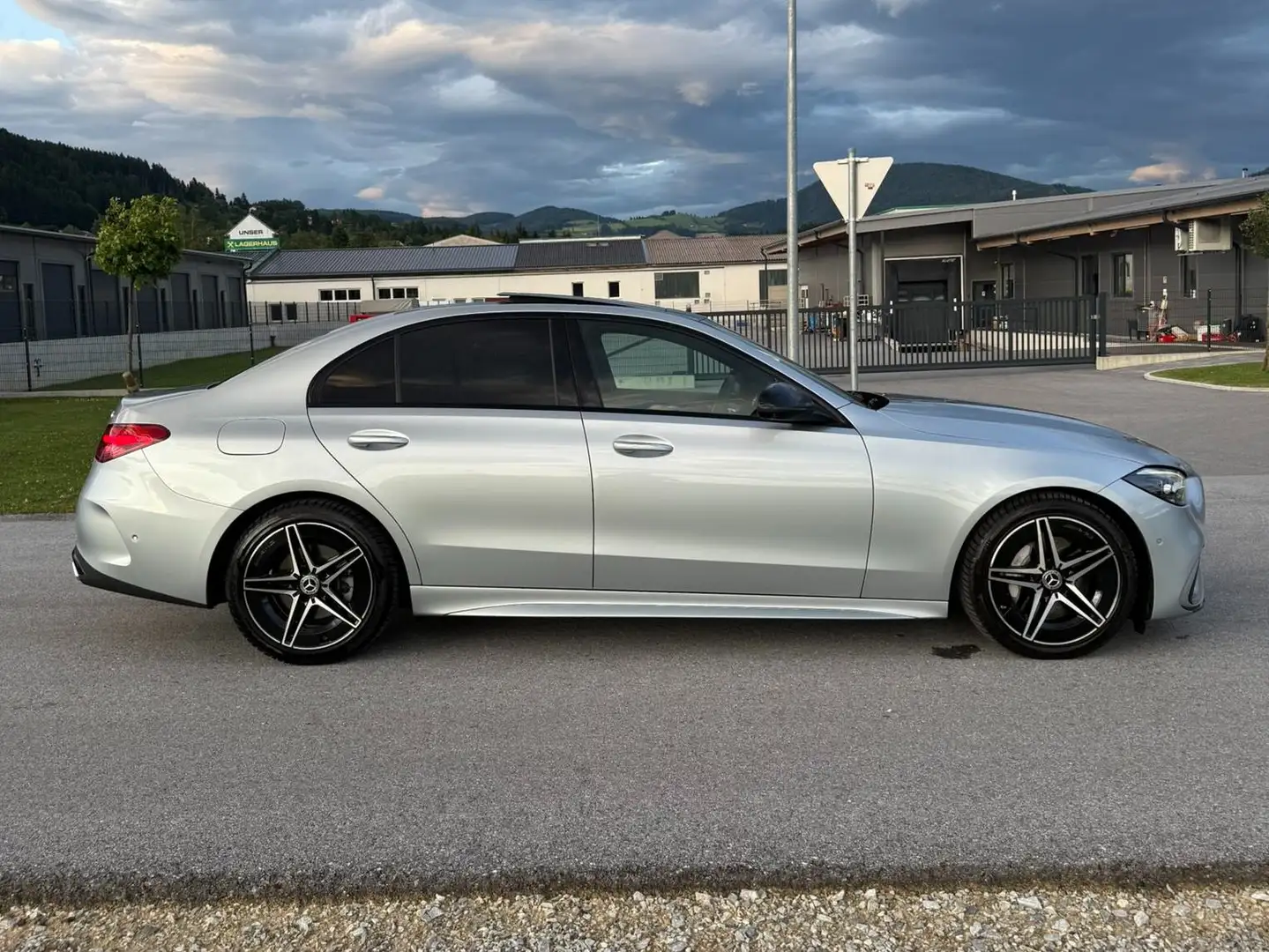 Mercedes-Benz C 220 C 220d 4Matic AMG Line Silber - 2