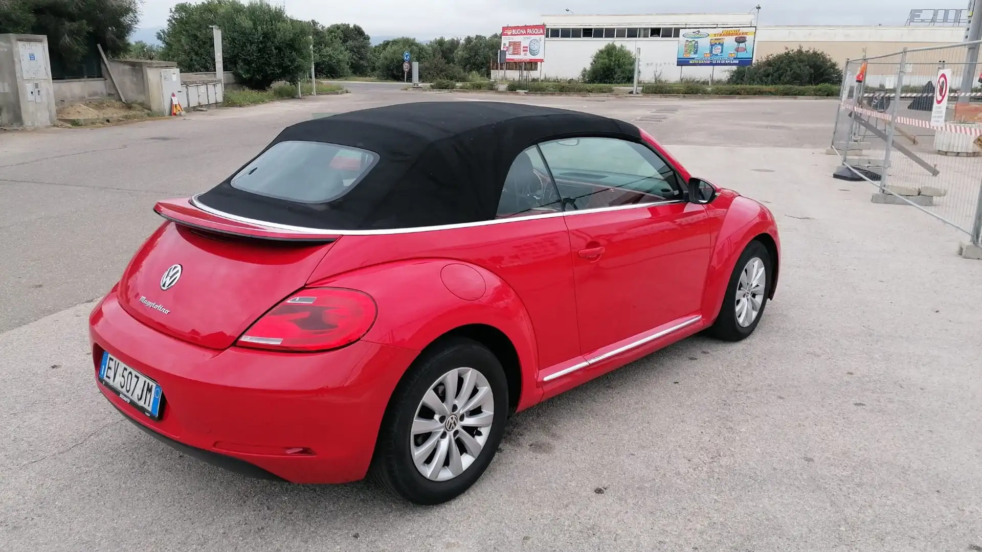 Volkswagen Maggiolino Cabrio 1.2 tsi Design Rojo - 2