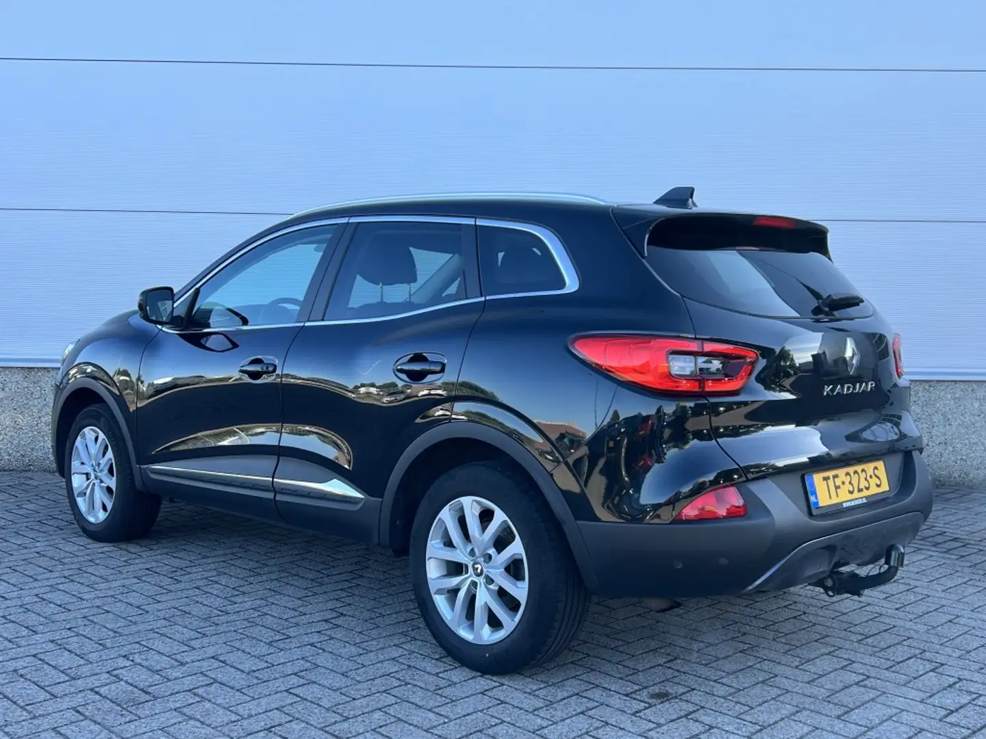Renault Kadjar 1.2 TCe Intens TREKHAAK CAMERA CRUISE DEALERONDERH Zwart - 2