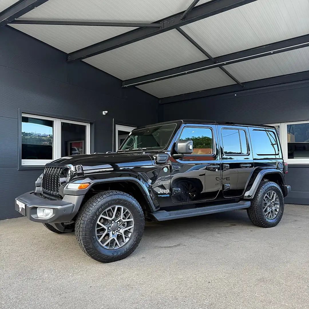 Jeep Wrangler Sahara 2.0 PHEV 380 PS AT 4xe Schwarz - 2