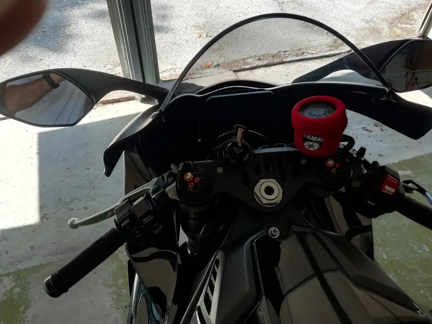 Yamaha YZF-R1 Noir - 1