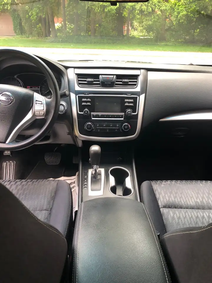 Nissan Altima снимка Nissan Altima