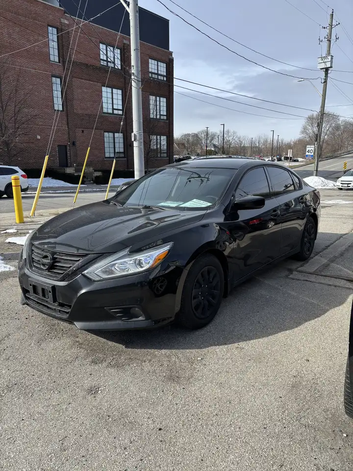 Nissan Altima снимка Nissan Altima
