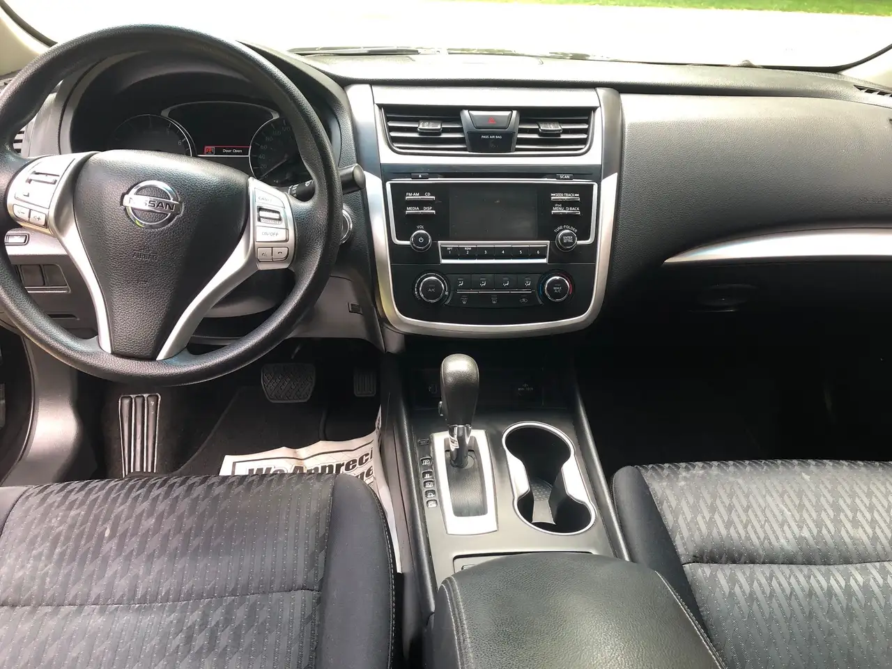 Nissan Altima снимка Nissan Altima