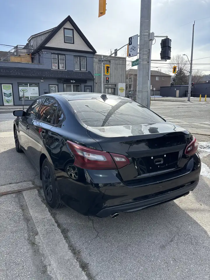 Nissan Altima снимка Nissan Altima
