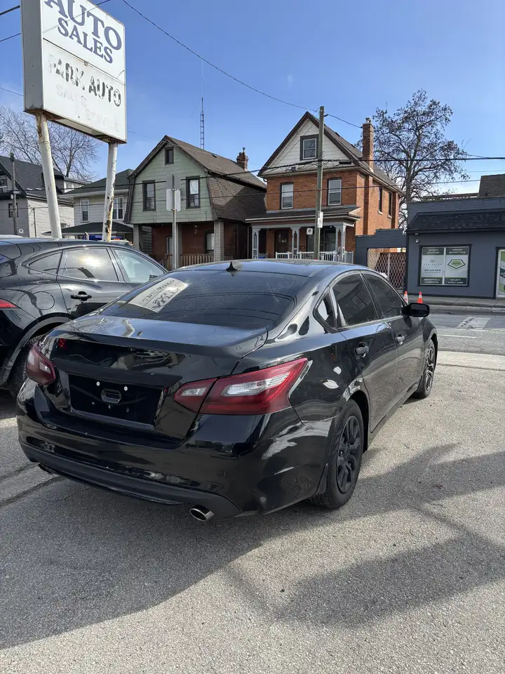 Nissan Altima снимка Nissan Altima
