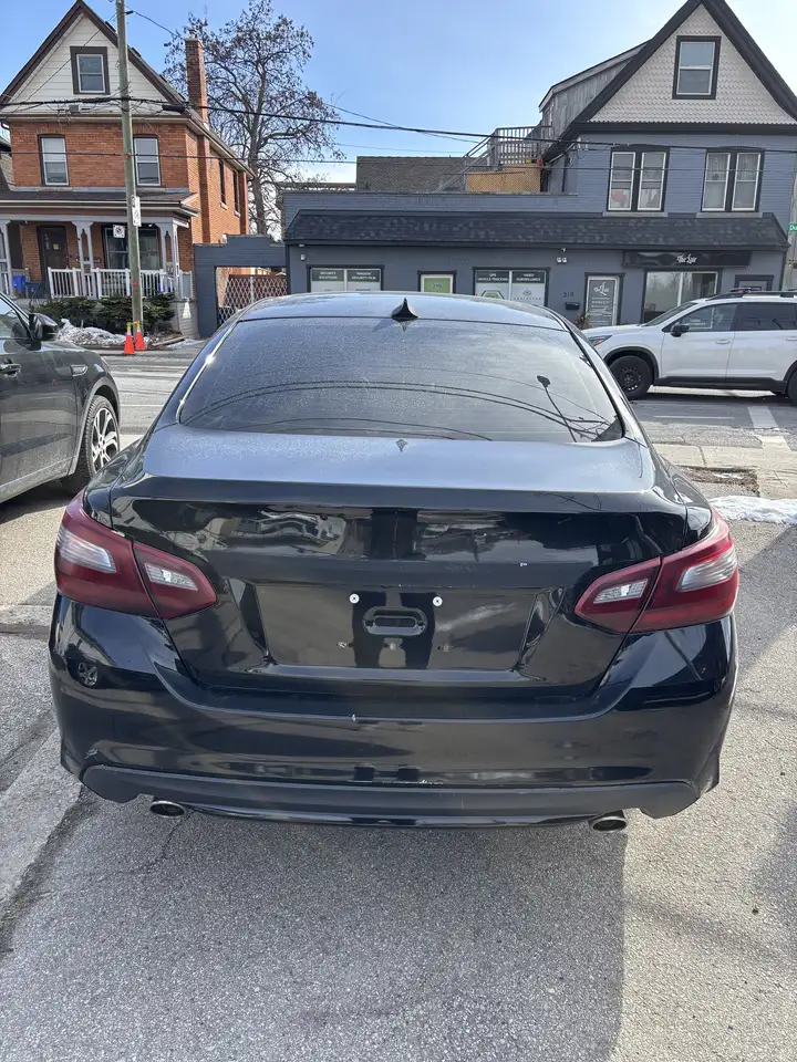 Nissan Altima снимка Nissan Altima