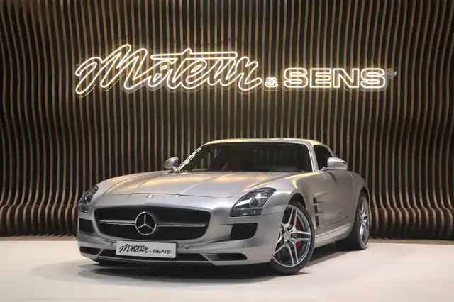 Mercedes-Benz SLS