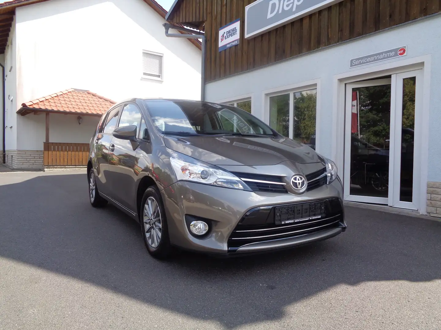 Toyota Verso 1.8 5-Sitzer Edition-S Bronce - 1