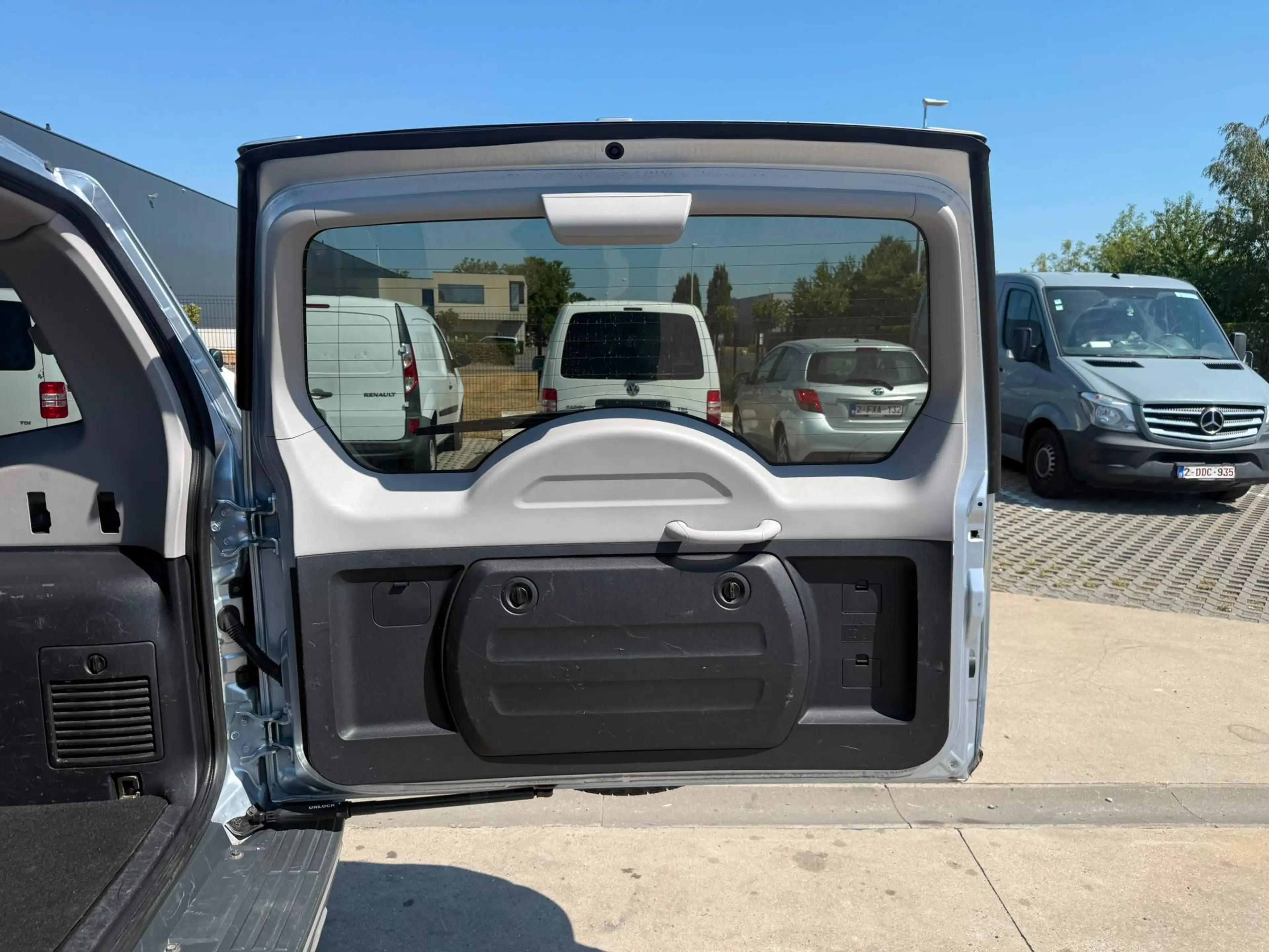 Mitsubishi Pajero — photo 11