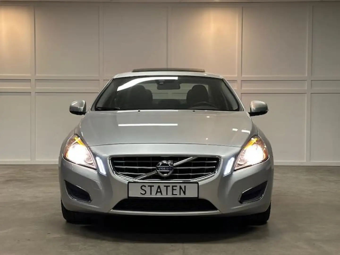 Volvo S60 2.5 T Sports Edition / 240 PK / Leer / 2012 Szürke - 2