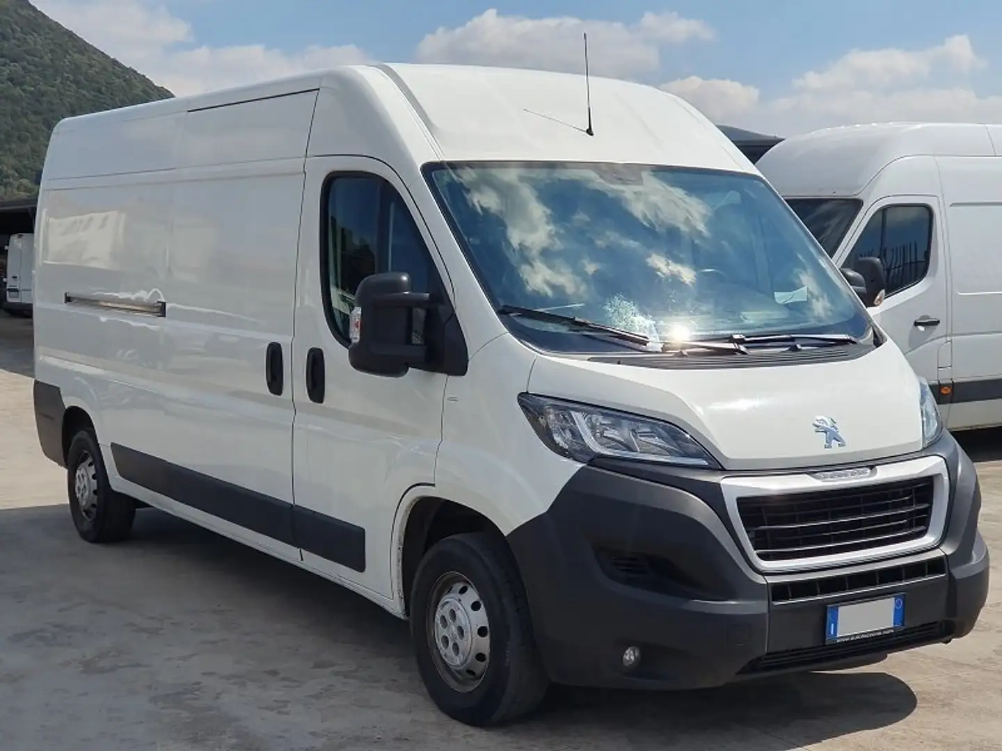 Peugeot Boxer 335 2.2 BlueHDi 140 S&S L3H2 Cargo A/C PARK Blanc - 1