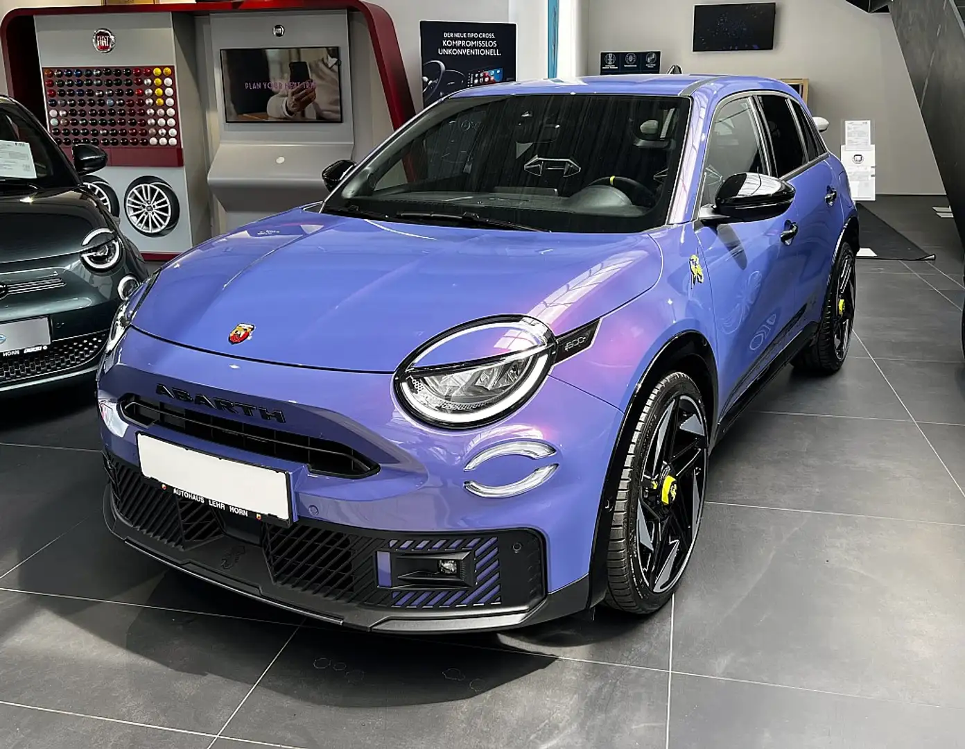 Abarth Abarth 600e 54kWh Scorpionissima Violet - 1