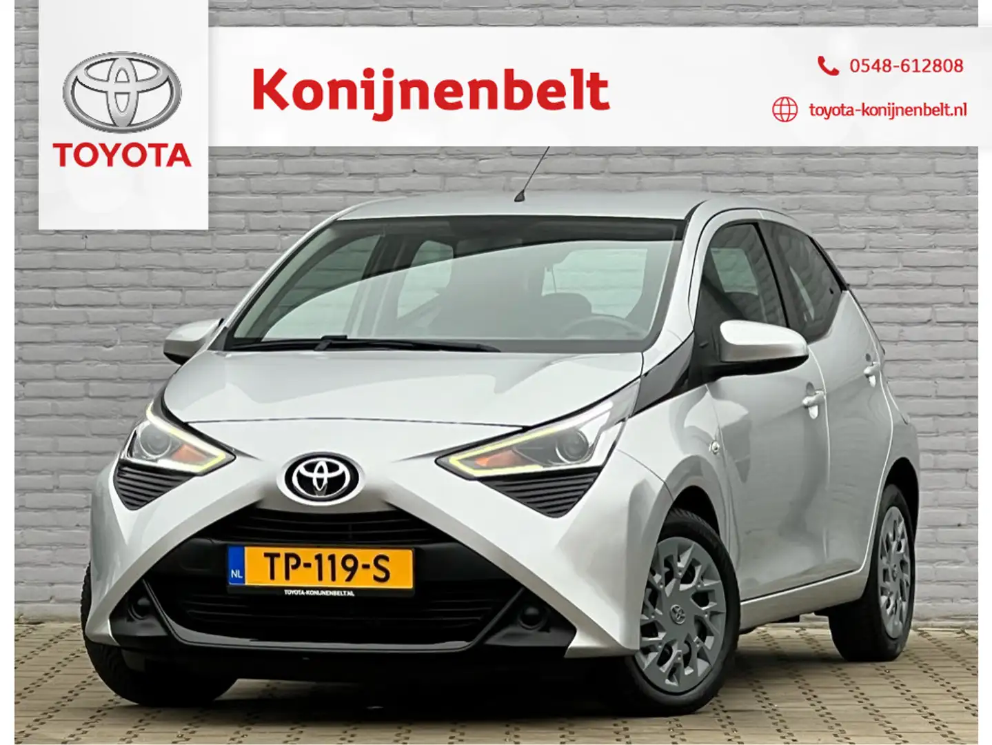 Toyota Aygo 1.0 VVT-i x-play 5-deurs Zilver - 1