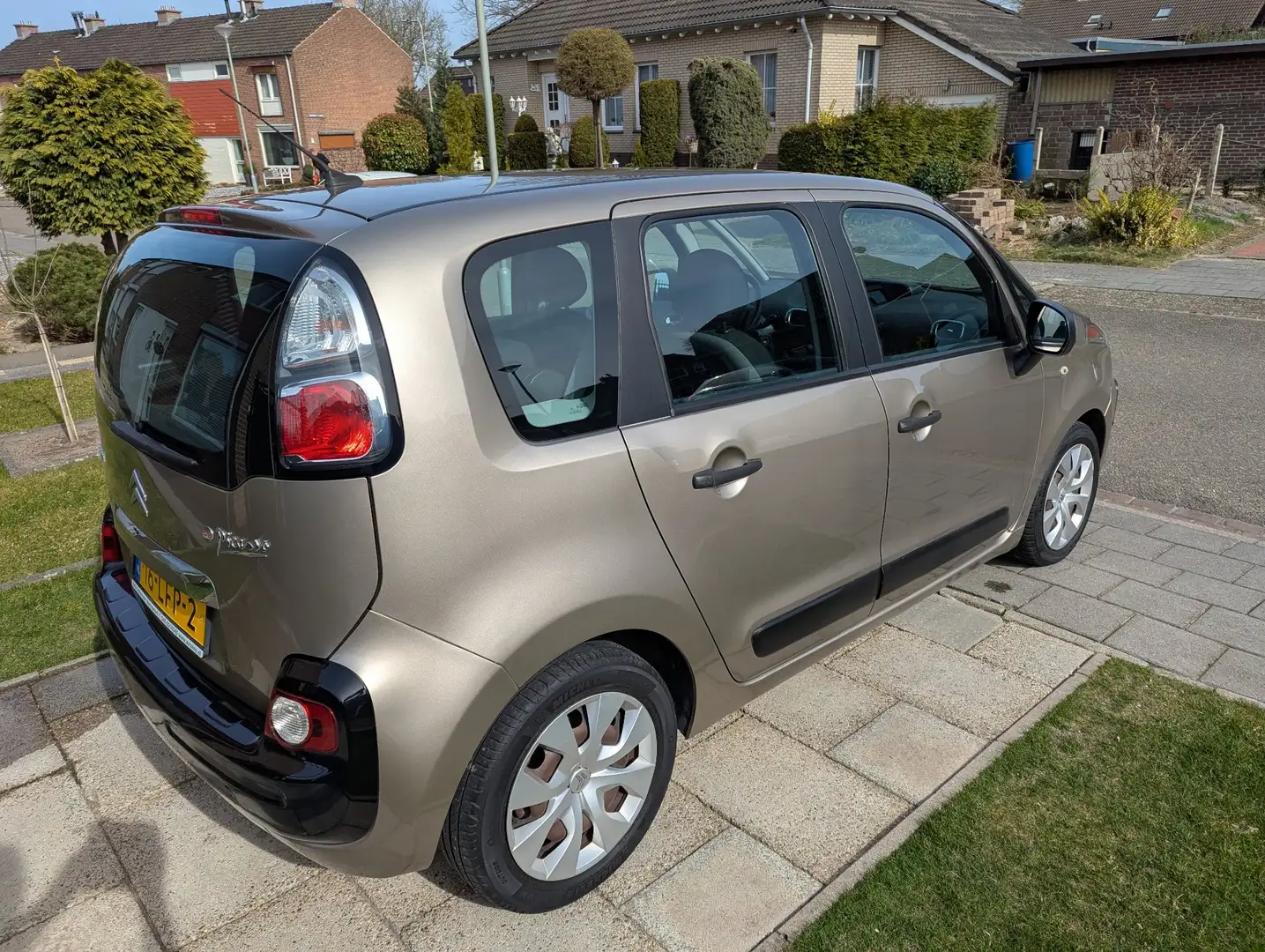 Citroen C3 Picasso 1.4 VTi Aura Beige - 2