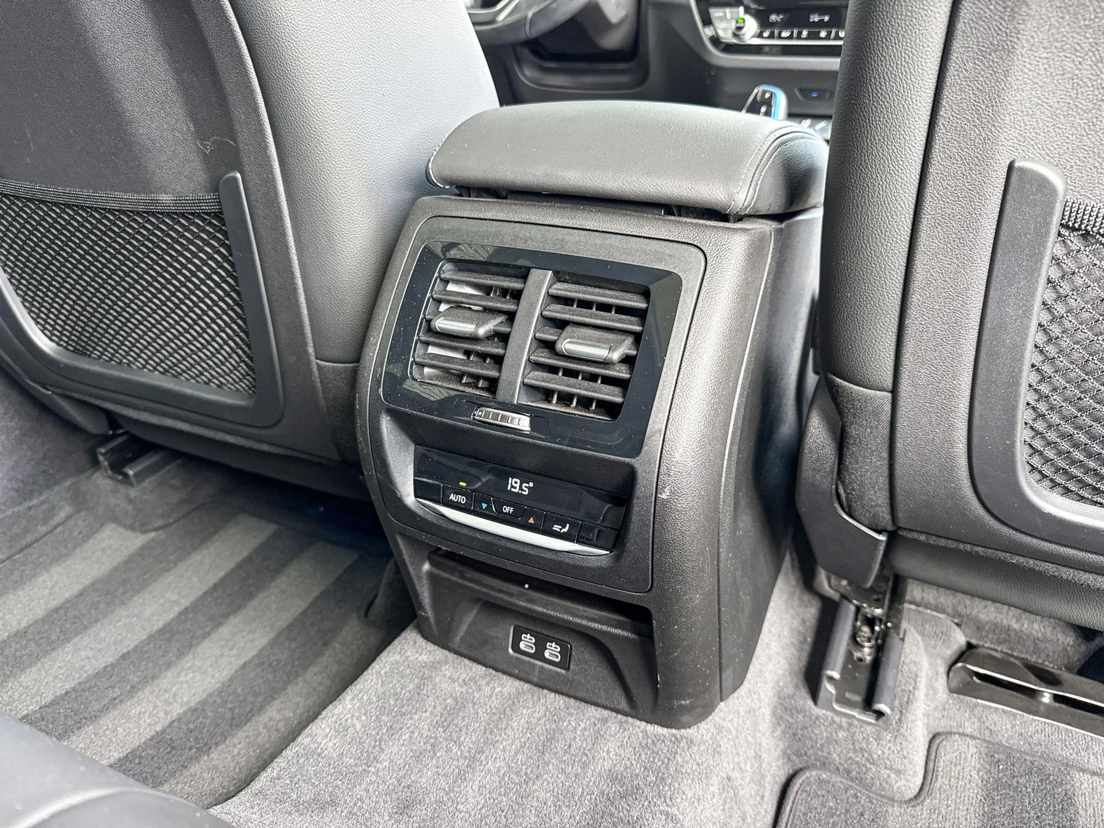 BMW iX3 High Executive 80 kWh — photo 10