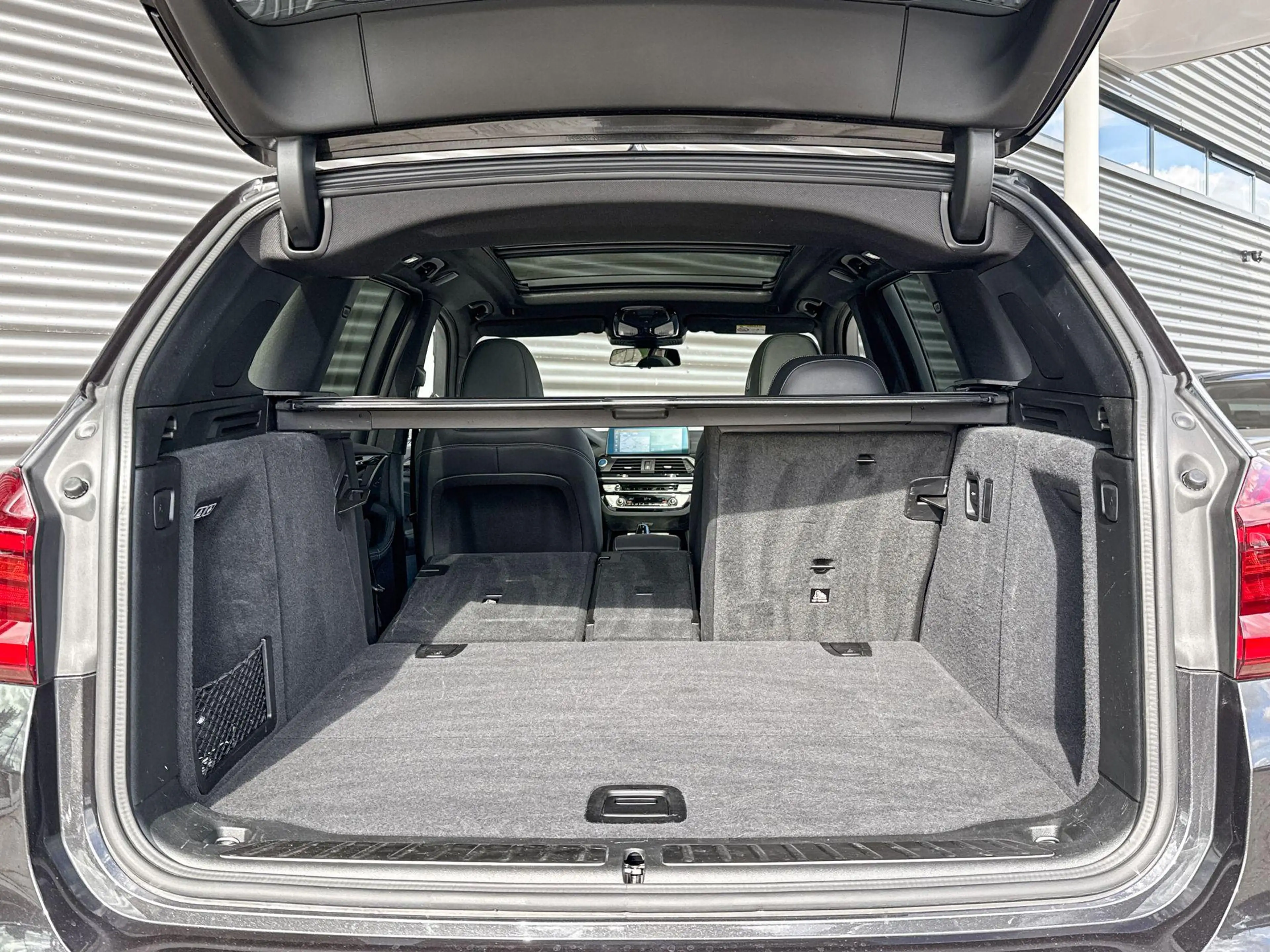 BMW iX3 High Executive 80 kWh — photo 11