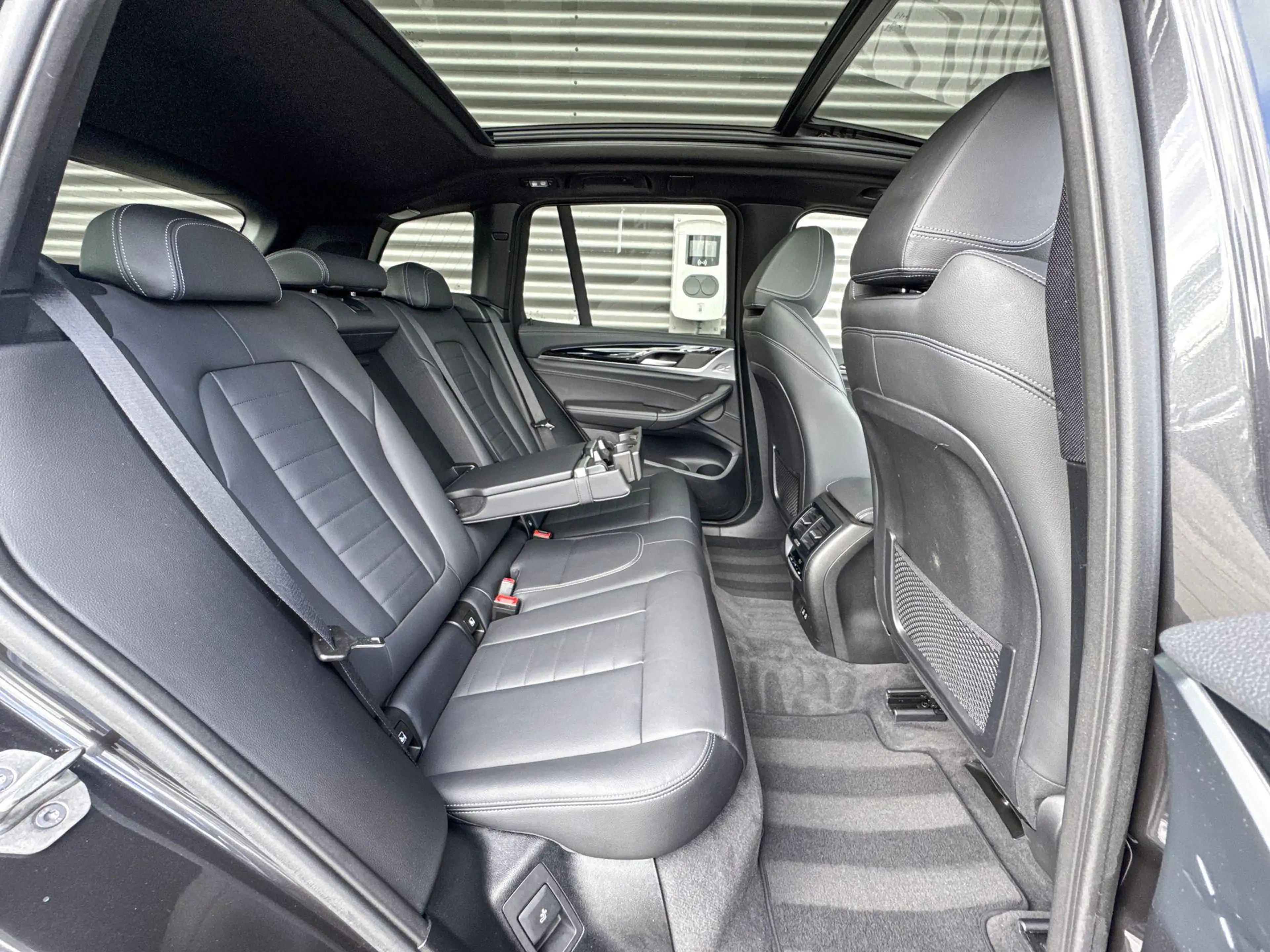 BMW iX3 High Executive 80 kWh — photo 9
