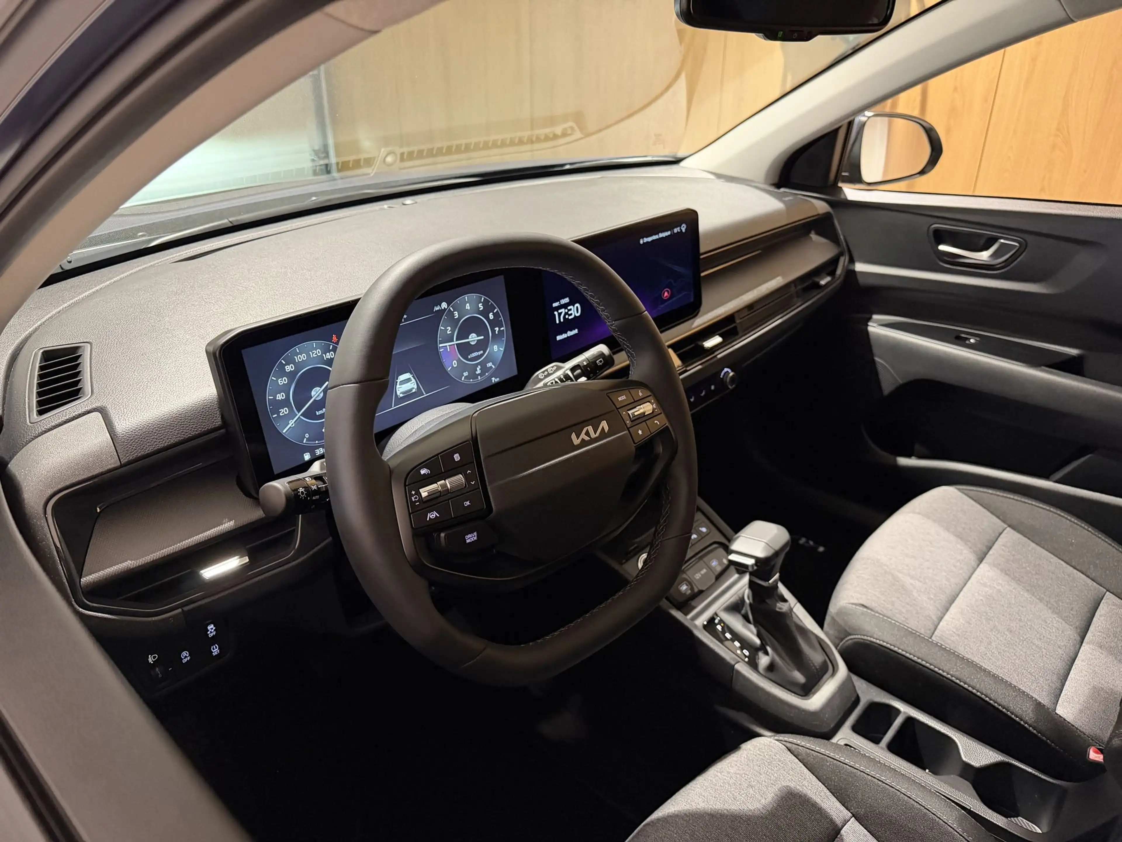 Kia Stonic Pulse DCT7 * Véhicule de Direction * NON - IMMAT — photo 7