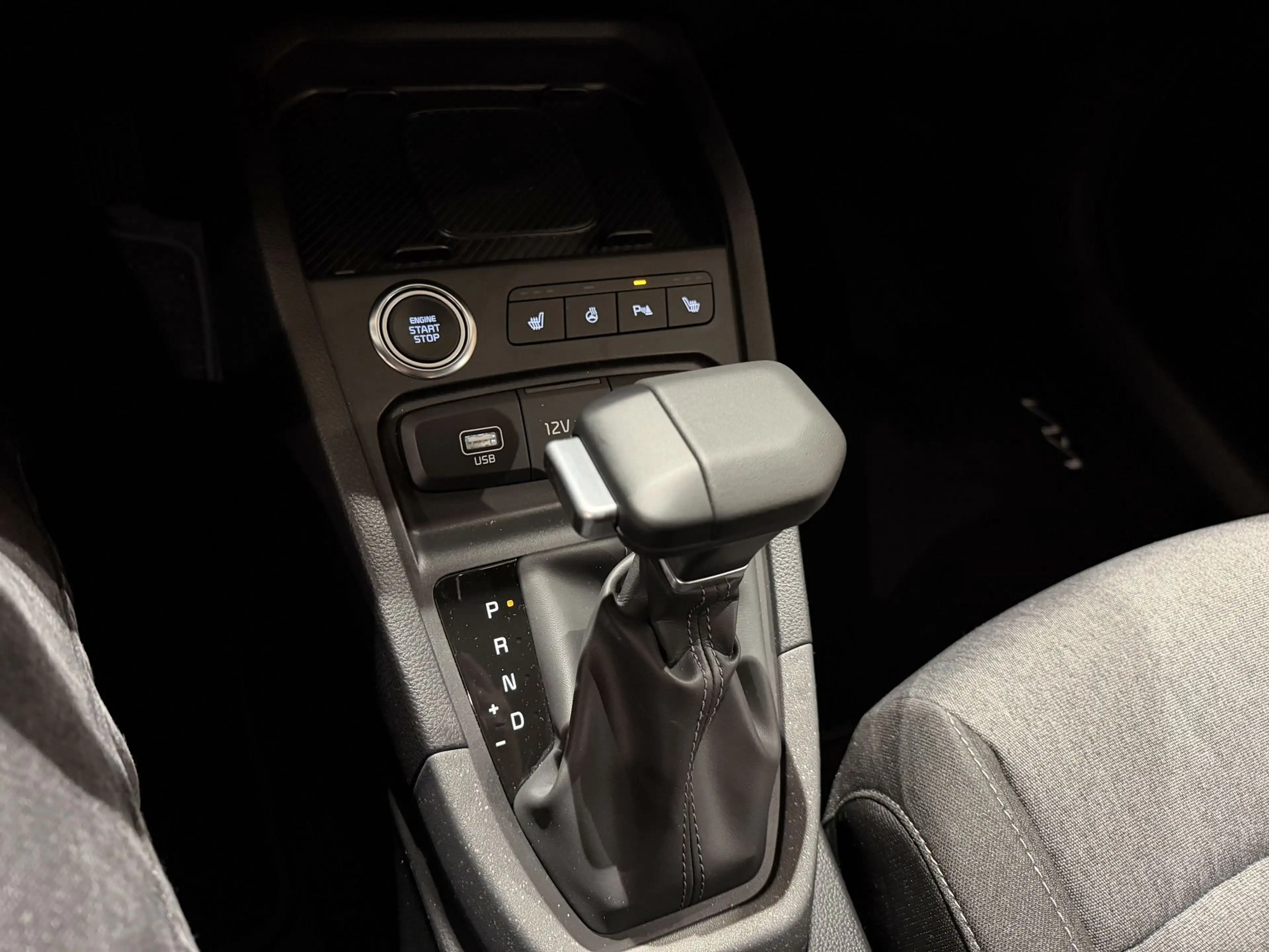 Kia Stonic Pulse DCT7 * Véhicule de Direction * NON - IMMAT — photo 10