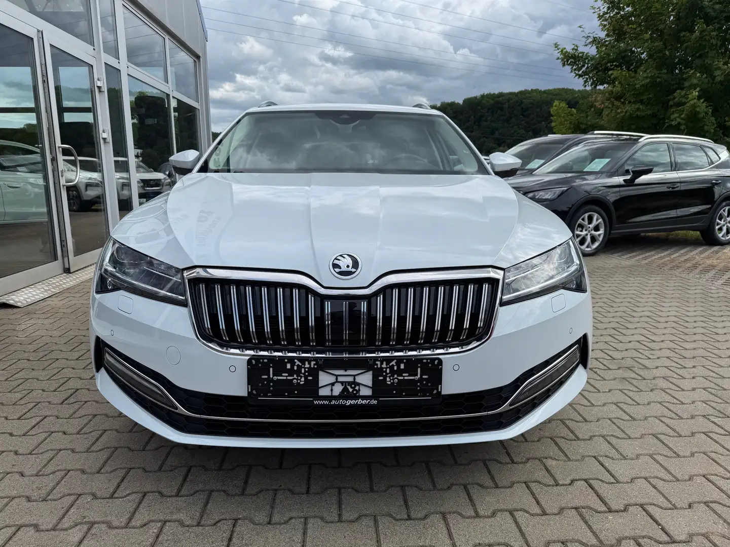 Skoda Superb Combi 1.5 TSI DSG Standhzg. Voll-Leder AHK Wit - 2