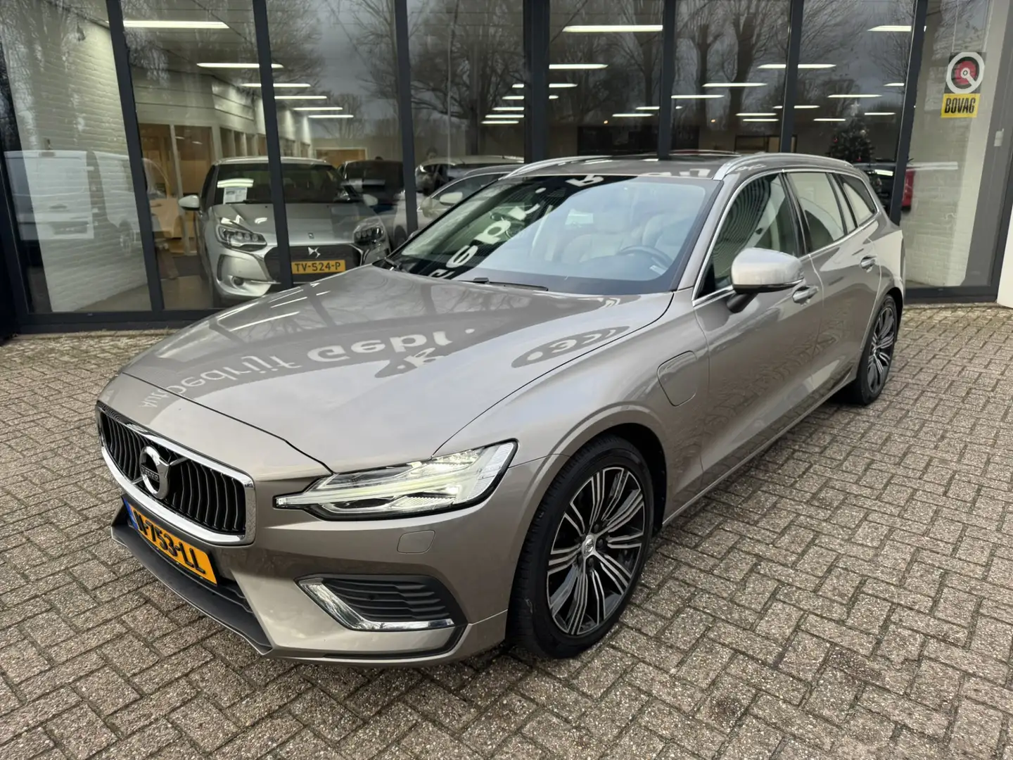 Volvo V60 2.0 T6 Recharge AWD Inscription*LED*Panorama*ACC* Grau - 2